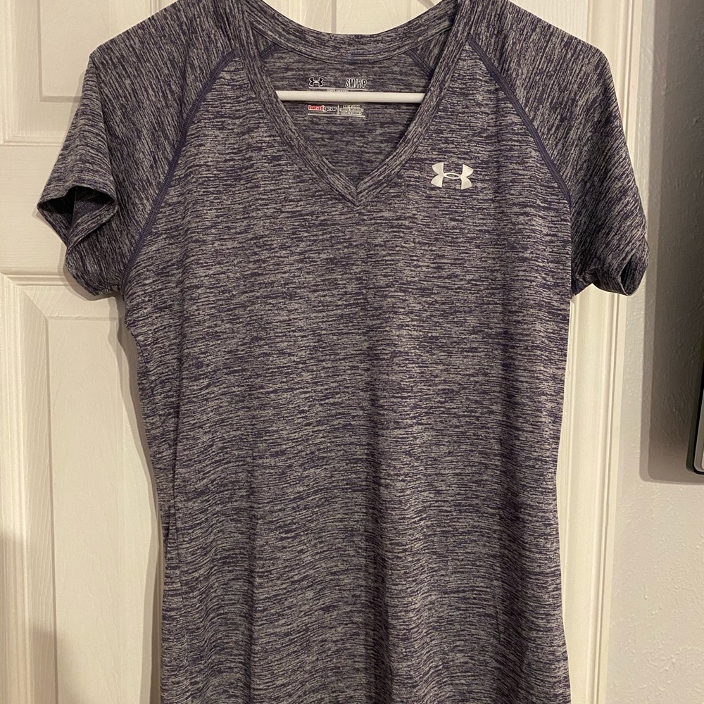 Semi-Fitted Women’s Under Armour Shirt